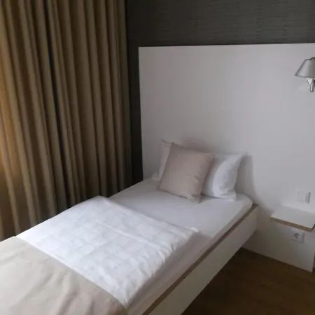 Art Ufer Guest house