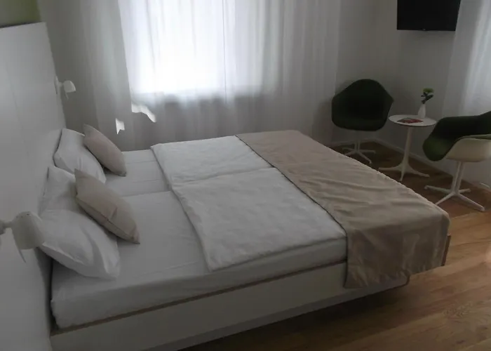 Art Ufer Gæstehus 3*