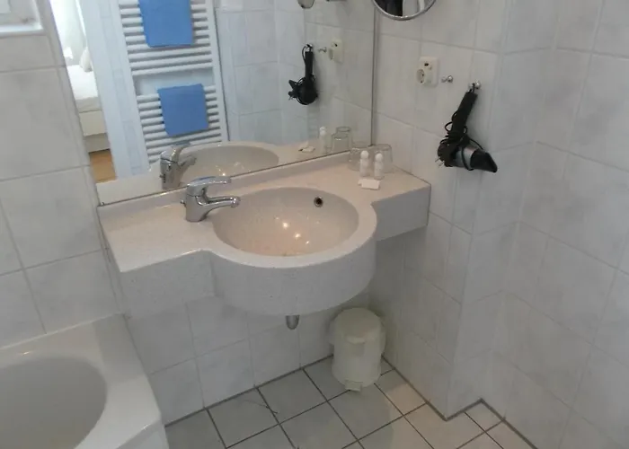 Art Ufer 3* Дюссельдорф